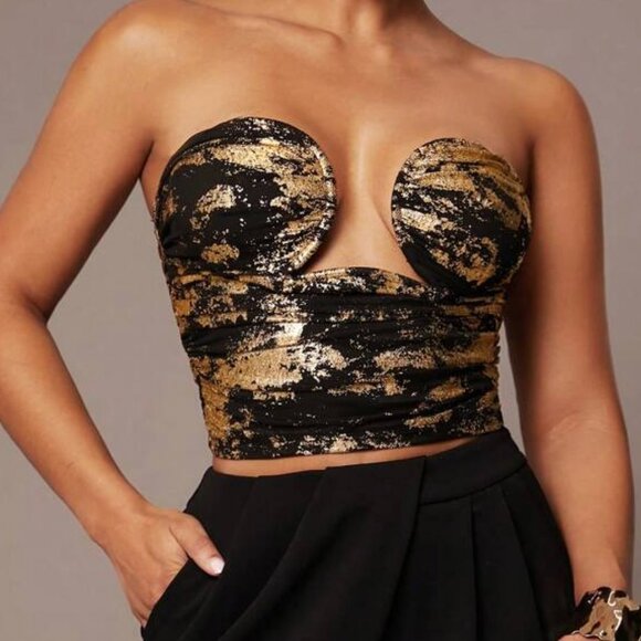 Boutique Tops - Golden Glam: Women's Black and Gold Pleated Tube Top – Sexy and Elegant